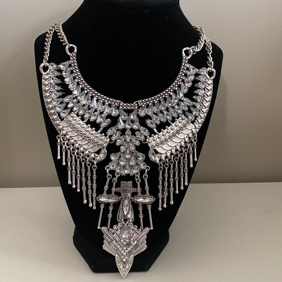 Jewelry - Boho silver tone necklace